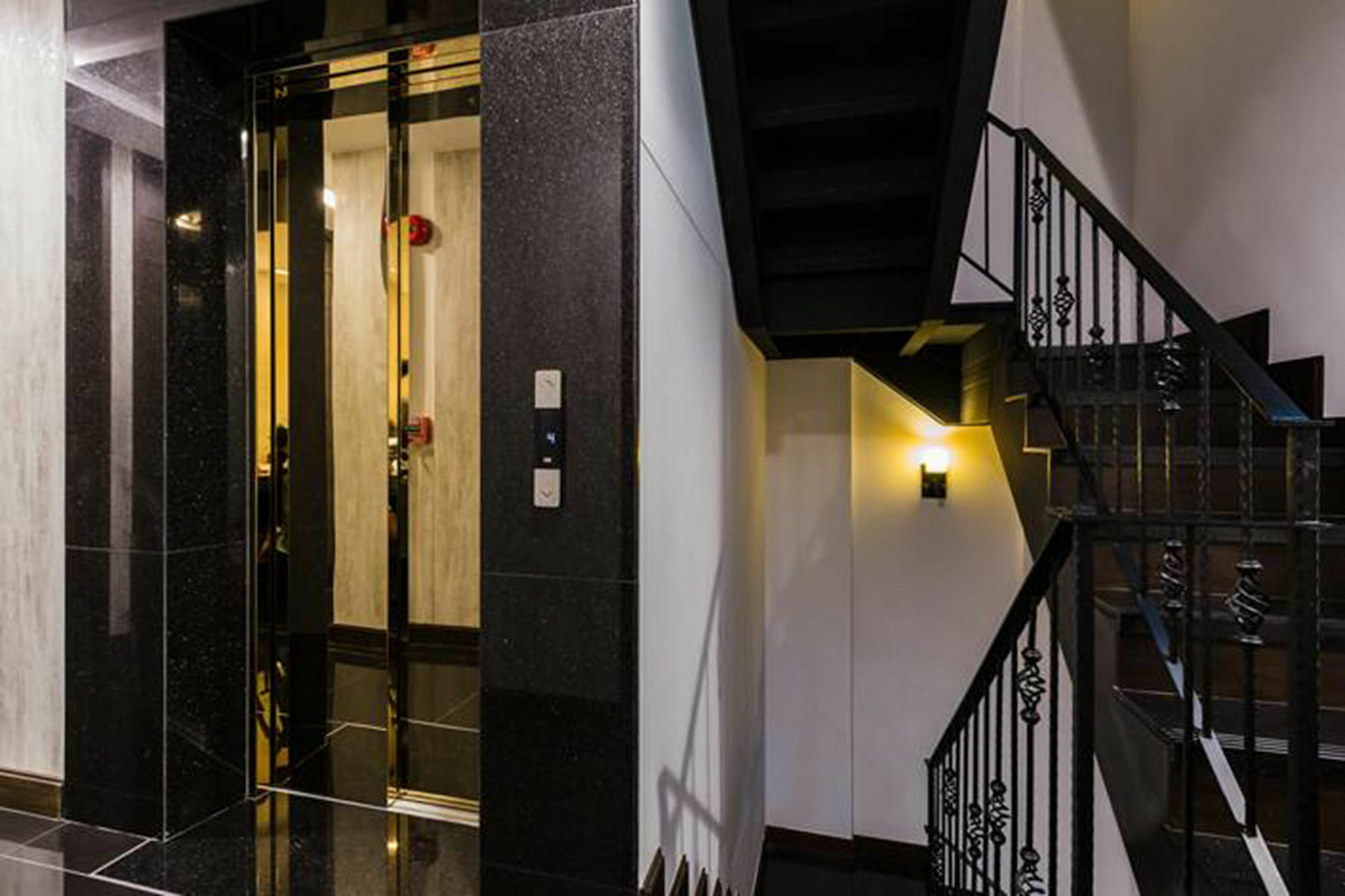 Hotel The Fah Silom Bangkok Exterior foto